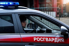 На юго-западе Москвы росгвардейцы задержали мужчину, напавшего на прохожего с топором